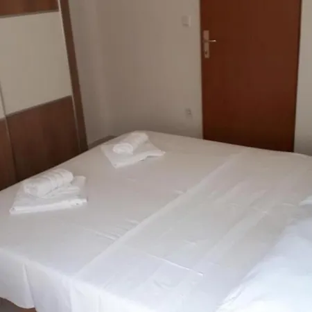 Vana Apartment *