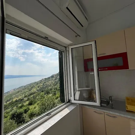 Vana Apartment *