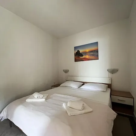 Vana Apartment *