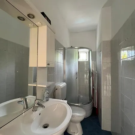 Vana Apartment *