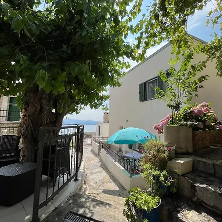 Vana Apartment