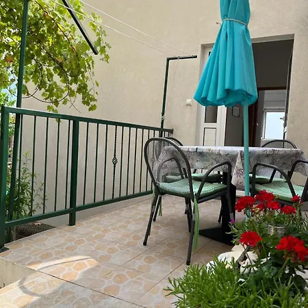 Vana Apartment